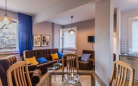 Colorful Two Bedroom Apartment Next To Serdika Center Sofia
